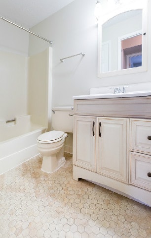 Bath - Woodcreek Apartments