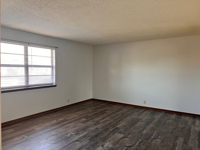 Photo - 3329-3331 Hawthorn Unit 3329 Hawthorn