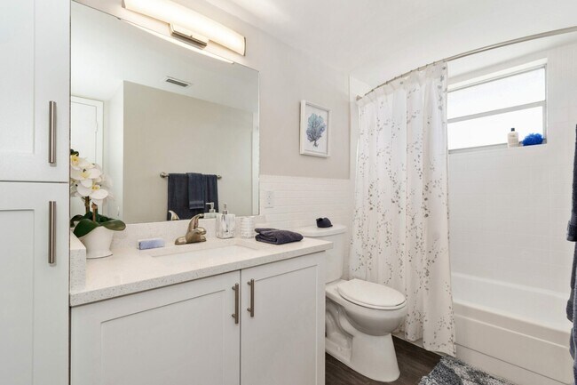 Photo - Aventura Oaks Apartments