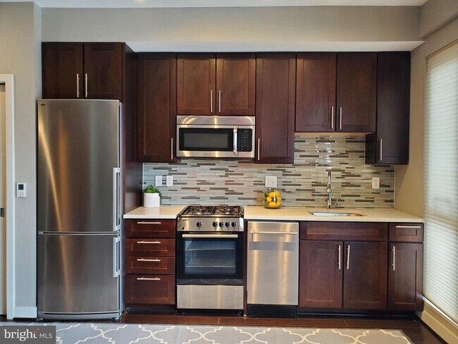 Photo - 1320 Fenwick Ln Unit 305