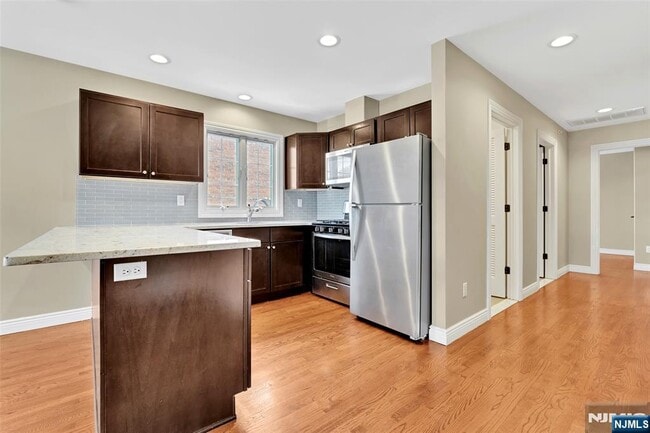 Photo - 210 Hackensack St Unidad C