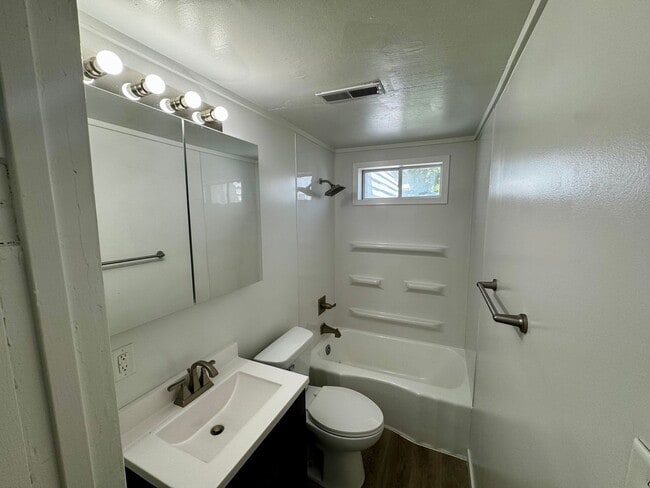 Photo - Newly Remodeled Home for Rent in Moline