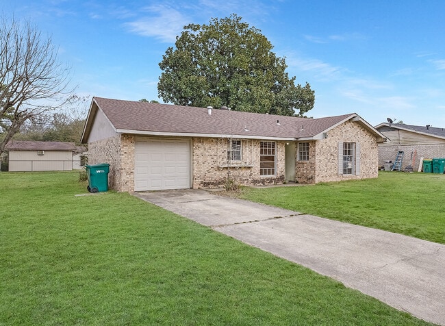 Building Photo - 2003 Ashley St