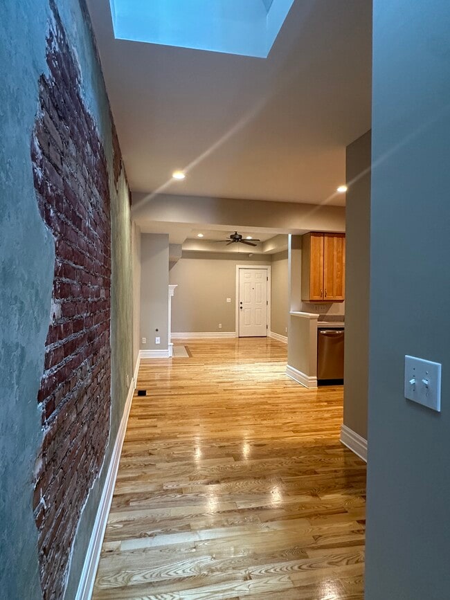 Building Photo - 115 W Maumee St Unit 2 Rental