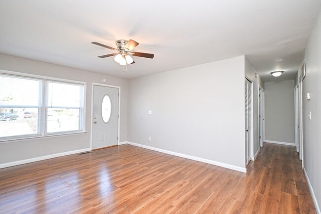 Photo - 647 Bellaire Ct