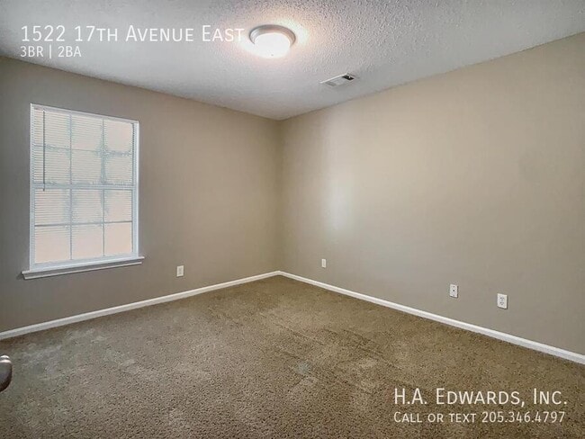 Photo - 1522 17th Ave E