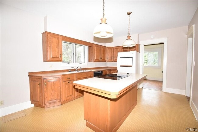 Photo - 130 W Remington St