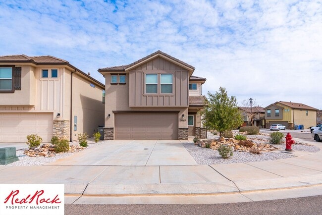 Building Photo - Adorable Stand Alone 4 Bedroom Corner Unit with Fully Fenced Backyard. Small Dogs Welcome.