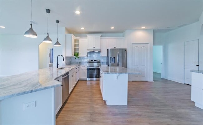 Photo - 570 Sanctuary Blvd