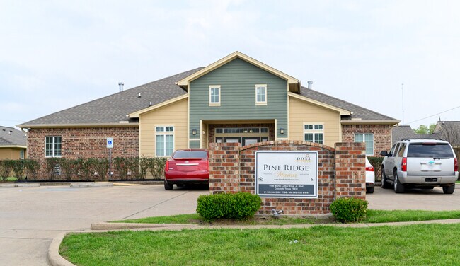 Pine Ridge Manor - Pine Ridge Manor Apartments