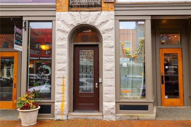 Photo - 64 E Market St Unidad 202