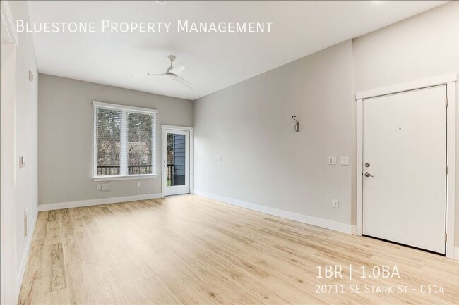 Photo - 20711 SE Stark St Unidad C114