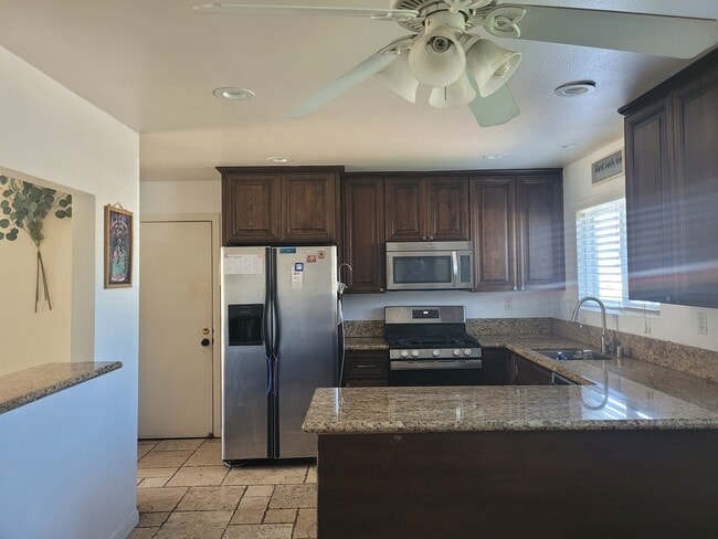 Photo - 639 Calle Tulipan