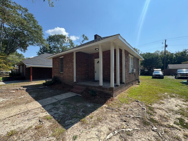 Photo - 1/1 House in Celanese- $795