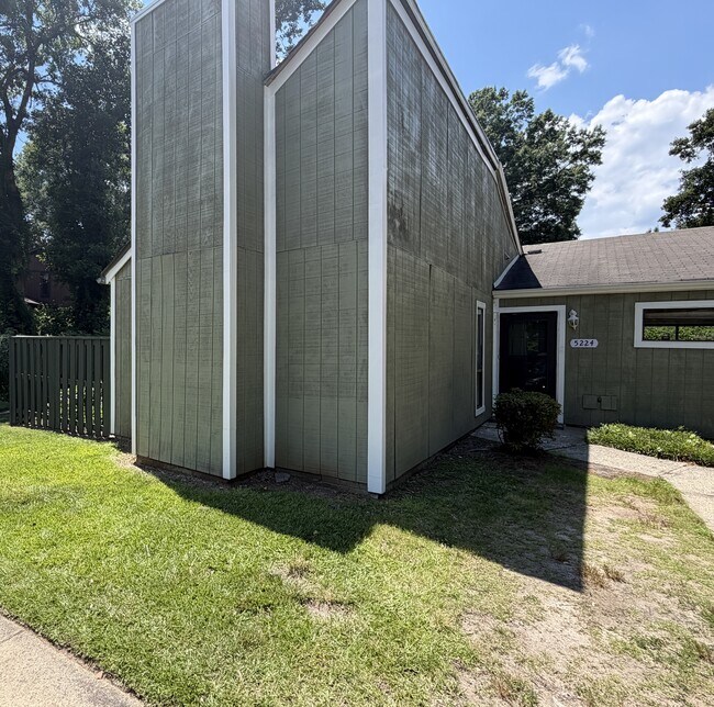 Building Photo - 5224 Farm Pond Ln