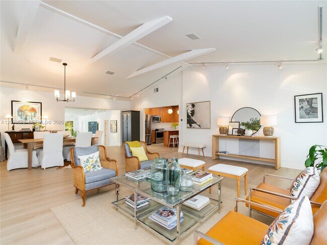Photo - 5510 San Vicente St