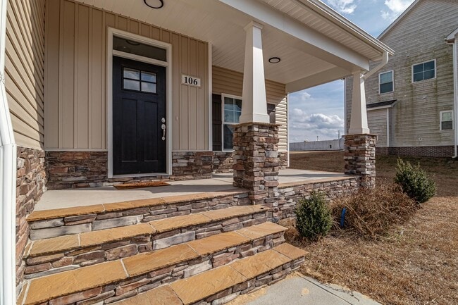 Photo - SPACIOUS 2-Story Home in Pikeville School ...