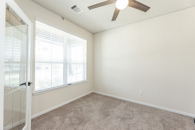 Photo - 2293 Garden Square Path