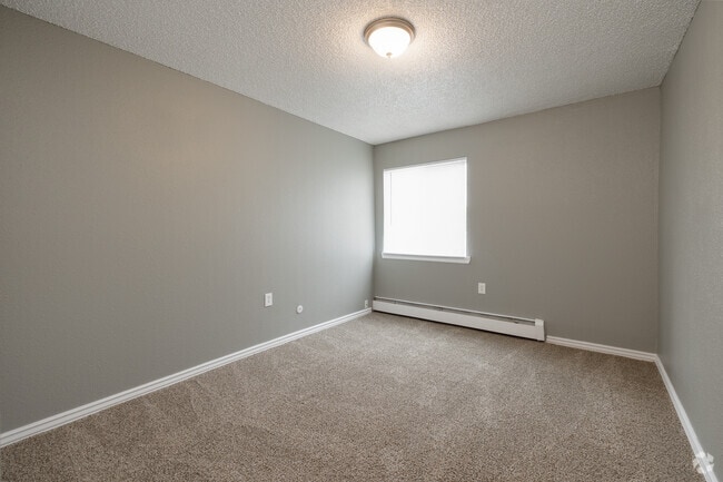 2BR,1BA - 850SF