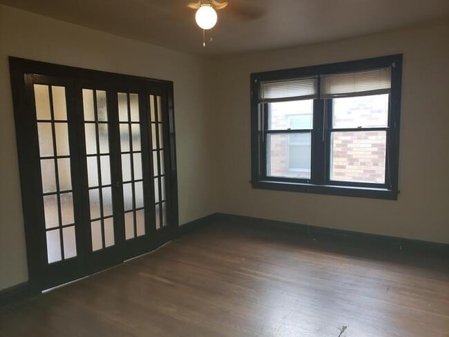 Photo - 3847-3849 Alberta St