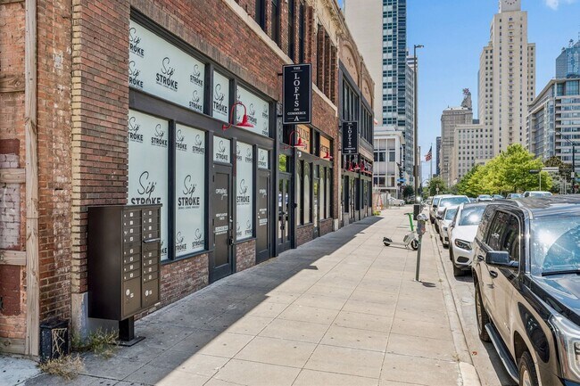 2010 Commerce St Unit B204
