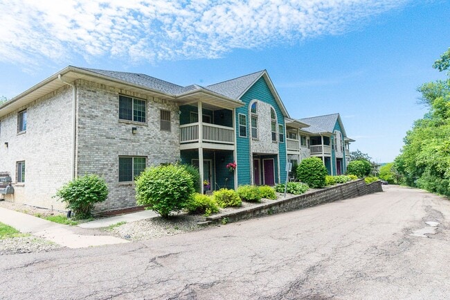 Building Photo - Beautiful 1 Bedroom in Fantastic NE Rochester Location!