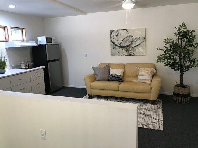 Building Photo - 15920 Caras Ct Unit Granny flat Rental