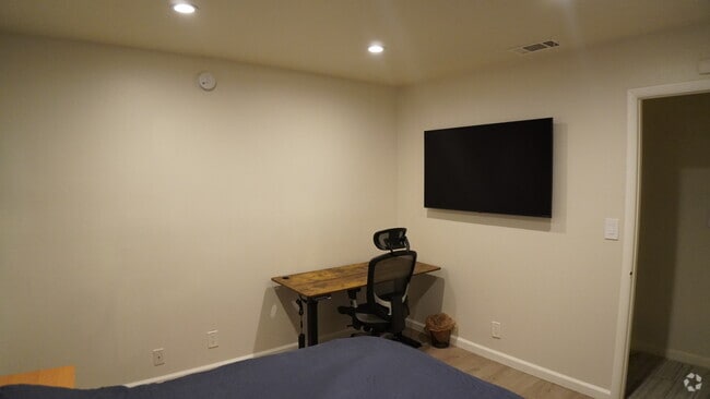 Building Photo - 6389 La Palma Pky Unit West Bedroom Rental