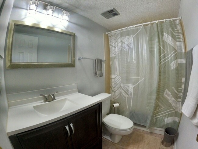 Photo - 1600 Park Cir