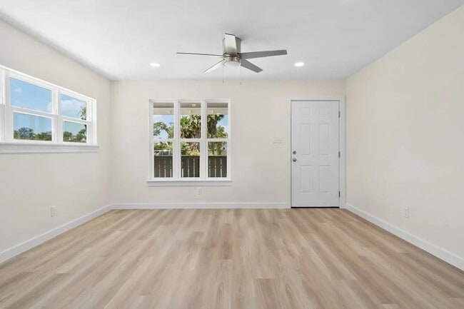 Photo - 424 Eloise Dr