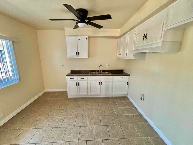 Photo - 810 W Duarte Rd