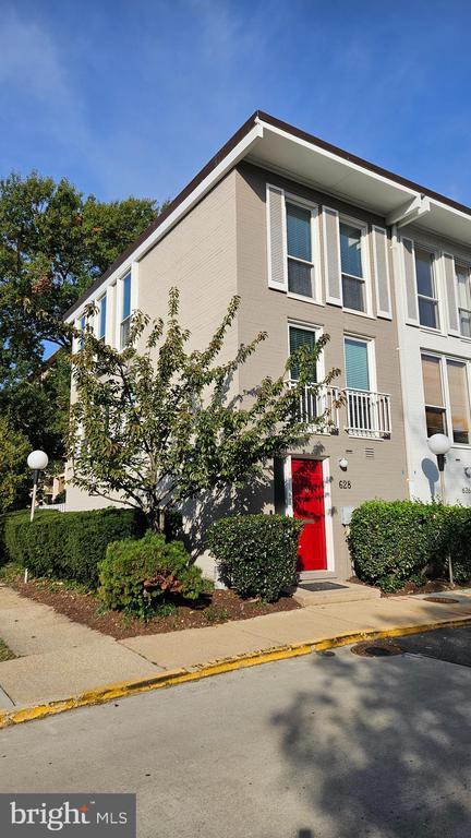 Photo - 628 3rd St SW