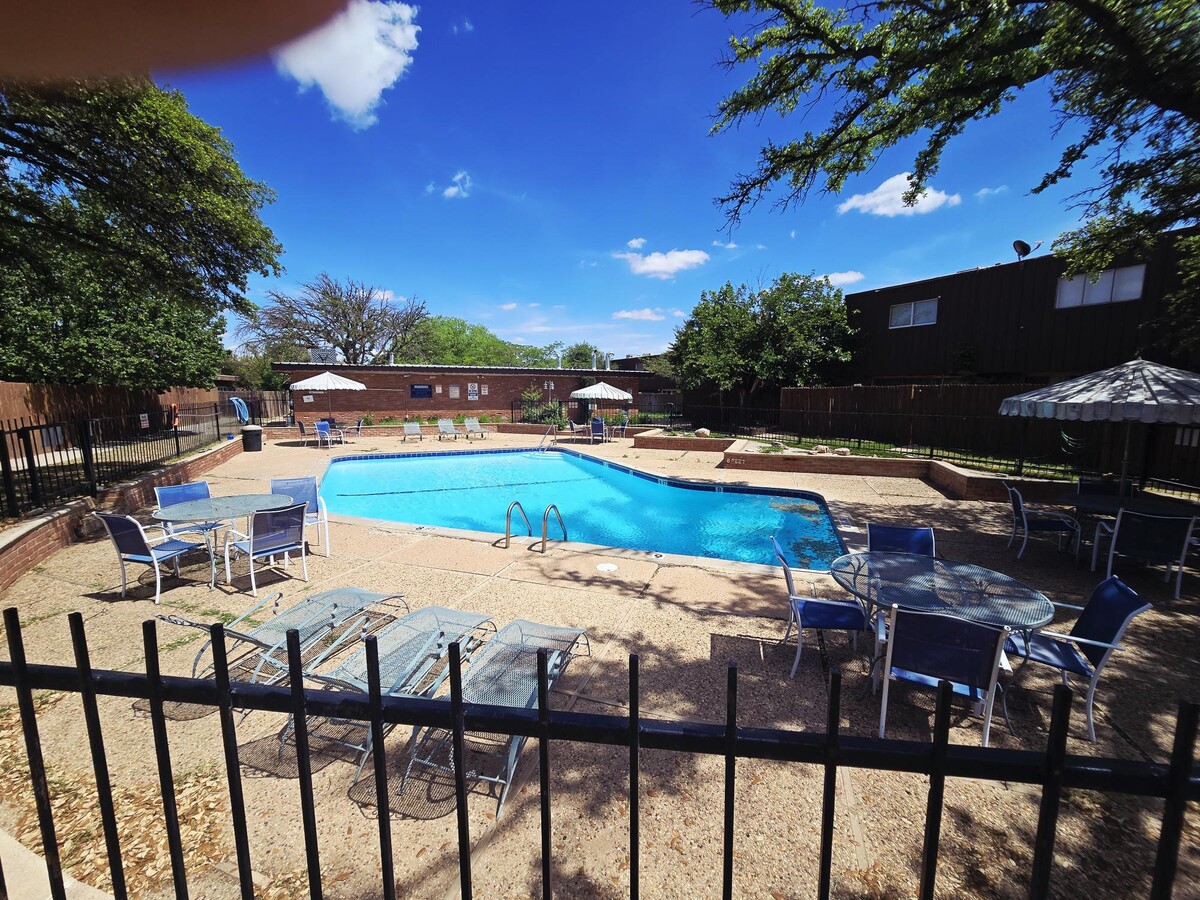 Photo - 3000 W Illinois Ave