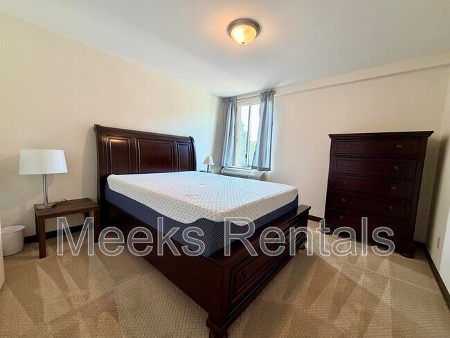 Photo - 1800 Roundhill Rd