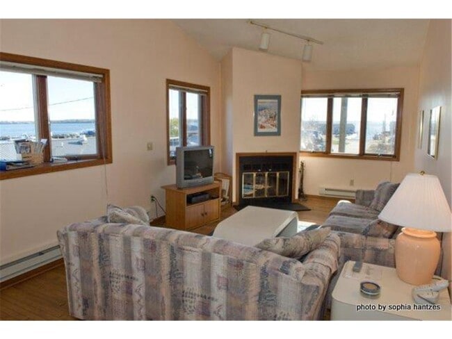 Building Photo - 117 S 1st St Unit 200