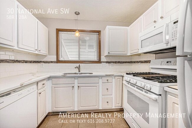 Photo - 30 National Ave SW