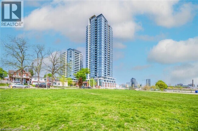 Photo - 15 Wellington St S Unit 2112