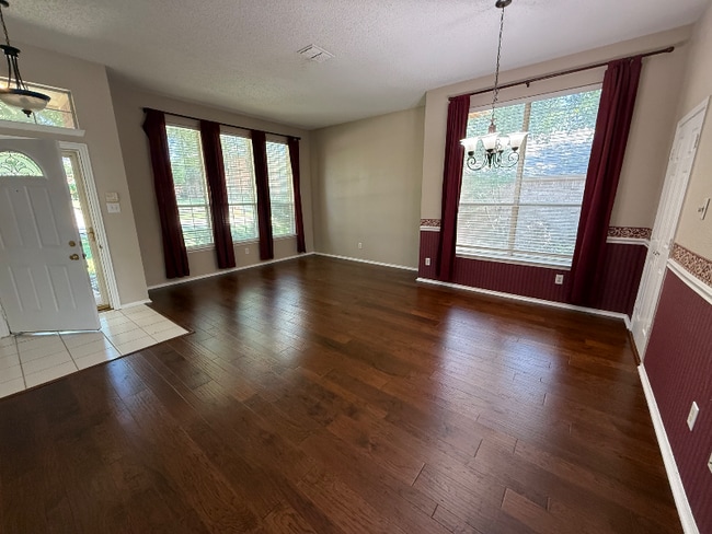 Photo - 1022 Dickens Ln