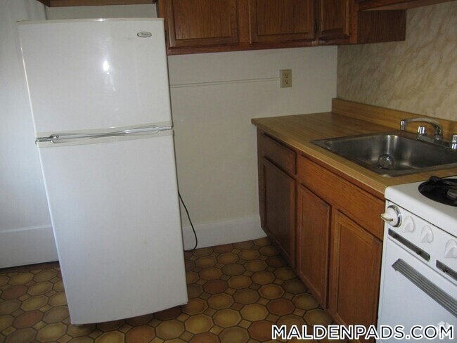 Building Photo - 349 Pleasant St Rental
