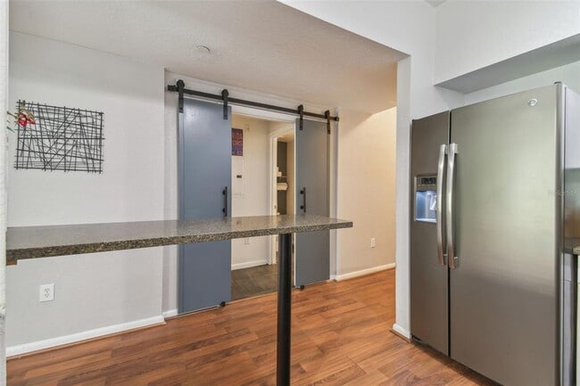 Photo - 2440 W Horatio St Unidad 1031