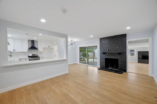 Photo - 2640 N Buena Vista St