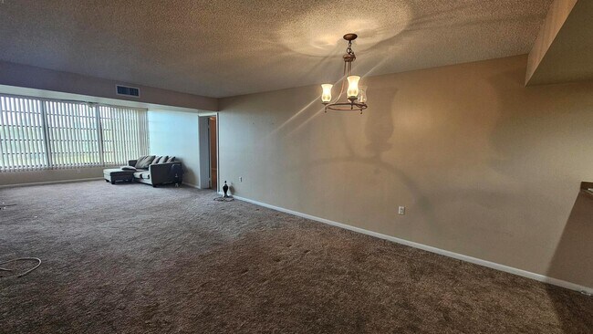 Photo - 3630 Whitehall Dr Unidad 303