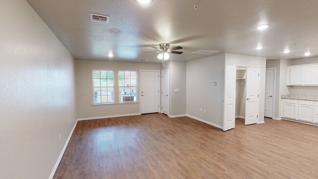 Photo - 409 E Tonner Ave