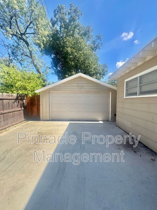 Photo - 210 Midget St