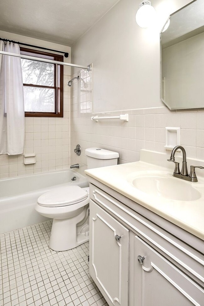 Photo - 1-Bed and 1-Bath Apartment Available! Unidad 6640-9