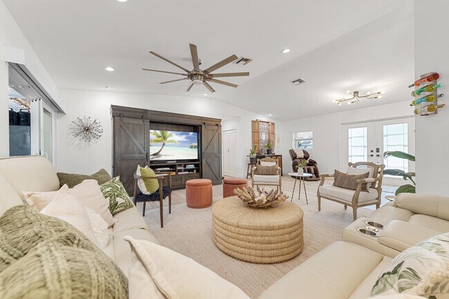 Photo - 726 SE Seahouse Dr