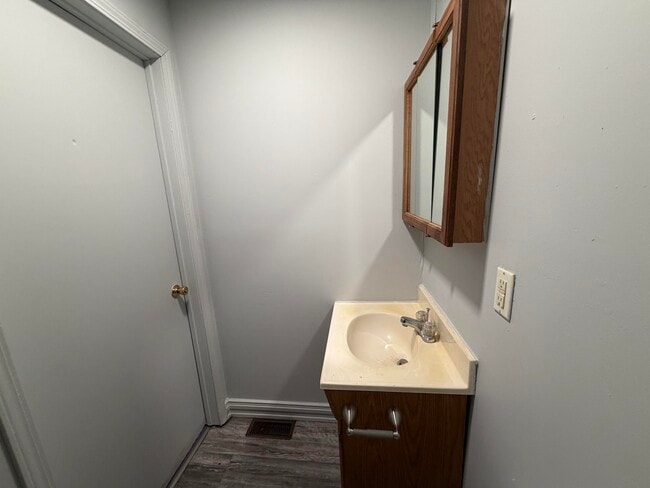 Photo - 1114-B Gilbert-