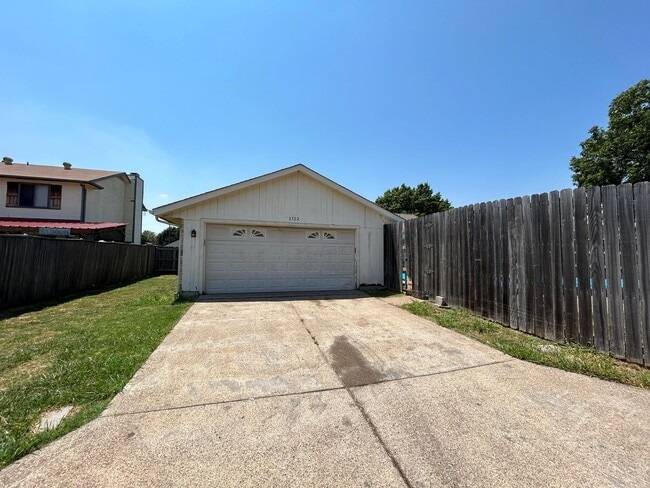 Photo - 3702 Bond St