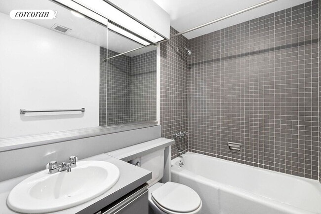 Photo - 250 W 88th St