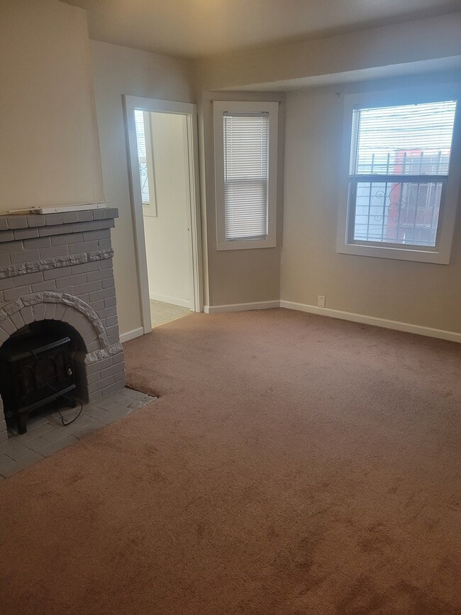 Living room - 979 37th St